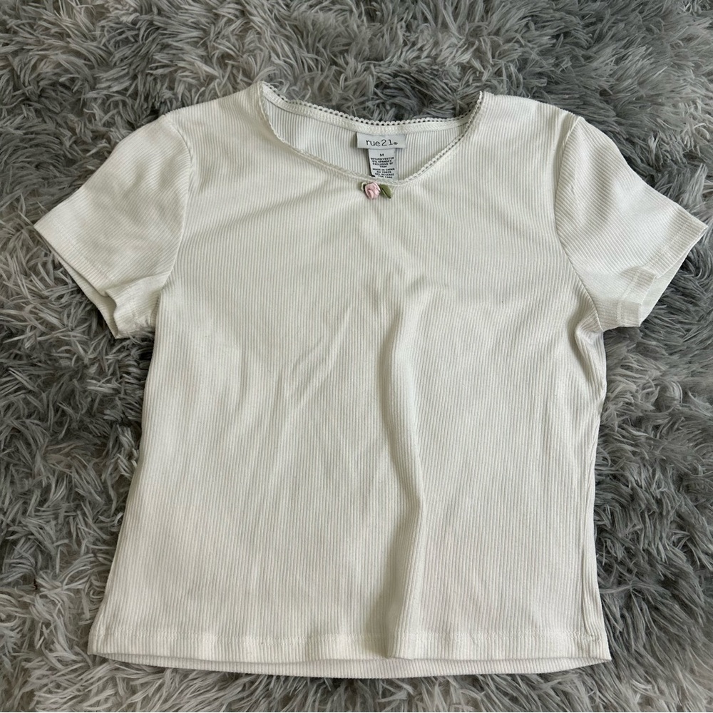 White tee